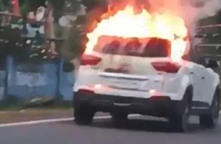 जमशेदपुर में मरीन ड्राइव पर चलती कार में आग, गैस सिलेंडर फटने से चालक जिंदा जला