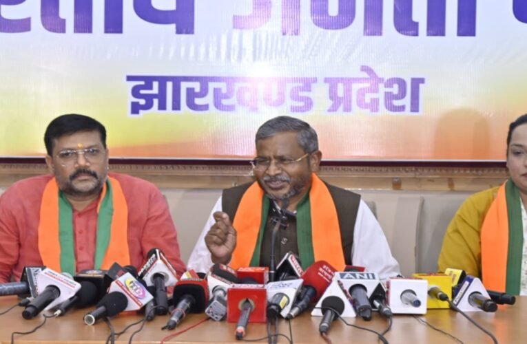बाबूलाल मरांडी का कांग्रेस पर तीखा हमला: ‘संविधान बचाओ रैली’ को बताया नौटंकी