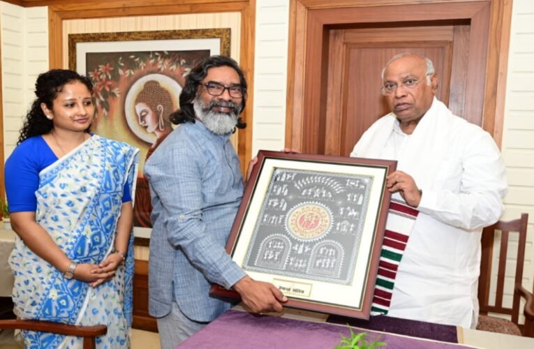 रांची में हेमंत सोरेन, कल्पना सोरेन, मल्लिकार्जुन खड़गे और के.सी. वेणुगोपाल की औपचारिक मुलाकात