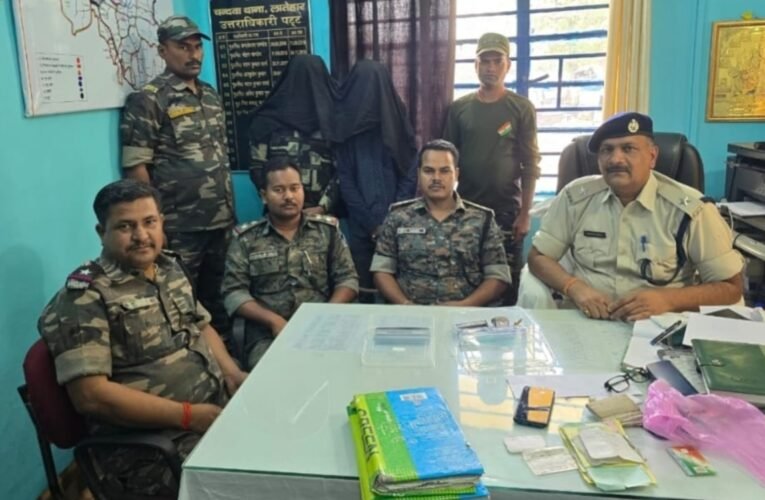 लातेहार में वाहनों में आगजनी और मुंशी की हत्या मामले में पांच नक्सली गिरफ्तार