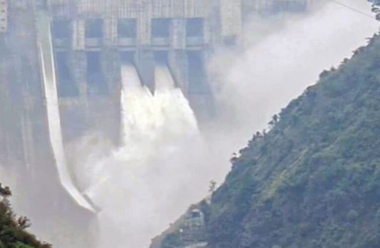 जम्मू-कश्मीर में भारी बारिश के बाद खोले गए सलाल और बगलिहार डैम के सारे गेट, पाकिस्तान में बाढ़ का अलर्ट