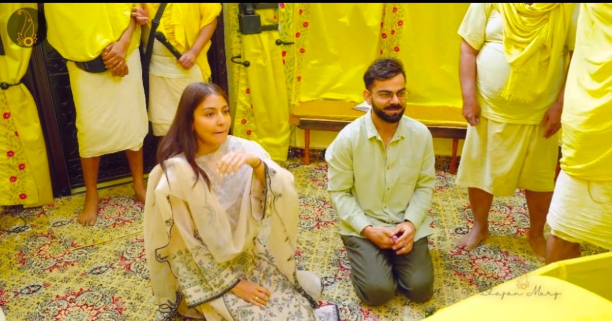 विराट कोहली और अनुष्का शर्मा ने टेस्ट संन्यास के बाद प्रेमानंद महाराज के आश्रम में लिया आशीर्वाद 4 20250513 130508