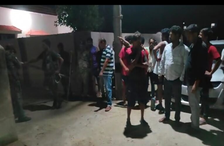 दुमका में नाली विवाद में महिला की निर्मम हत्या, पति गंभीर रूप से घायल, आरोपी ने किया आत्मसमर्पण , देखे वीडियो