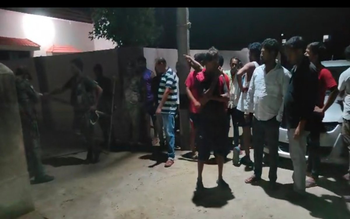 दुमका में नाली विवाद में महिला की निर्मम हत्या, पति गंभीर रूप से घायल, आरोपी ने किया आत्मसमर्पण , देखे वीडियो 4 20250515 132216