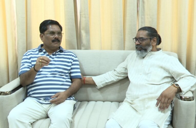 झारखंड के मंत्री योगेन्द्र प्रसाद की तबीयत बिगड़ी, मुख्यमंत्री हेमन्त सोरेन ने की मुलाकात