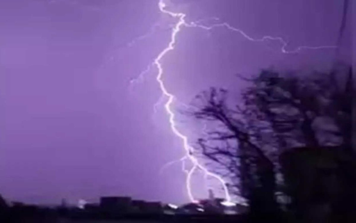 चाईबासा: सारंडा के CRPF कैंप पर वज्रपात, चार जवान घायल 2 20250516 095856