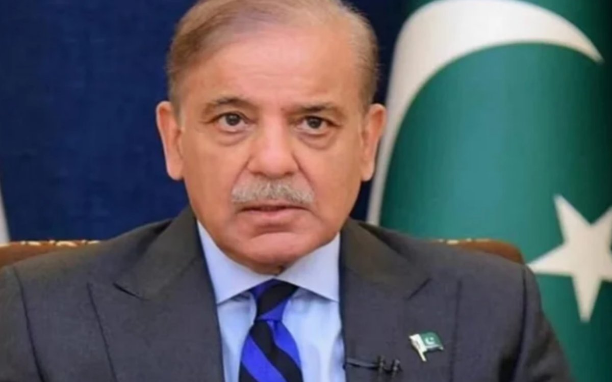 पाकिस्तान के पीएम शहबाज शरीफ ने की पुष्टि: भारत ने नूर खान एयरबेस पर किया मिसाइल हमला 5 20250517 095520