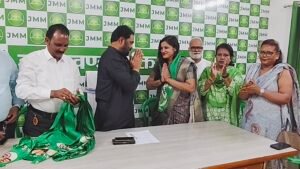 भाजपा की कार्यसमिति सदस्य अंकिता वर्मा के नेतृत्व मे रांची की सैकड़ों महिलाओं ने झारखंड मुक्ति मोर्चा का थामा दामन। 7 20250519 144455