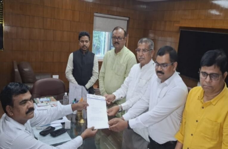 बोकारो विधायक श्वेता सिंह पर गंभीर आरोप: दो पैन कार्ड, चार वोटर आईडी और BSL क्वार्टर मामले में जांच की मांग, BJP का एक शिष्टमंडल ने झारखंड के CEO से मिला ।