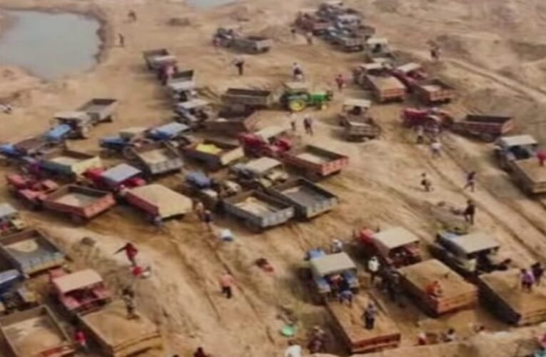 सिल्ली,बुंडू के साथ खलारी, में भी चल रहा है बालू का अवैध कारोबार , सरकार को करोड़ो के राजस्व का नुकसान , पुलिस मूकदर्शक, प्रशासन मौन !