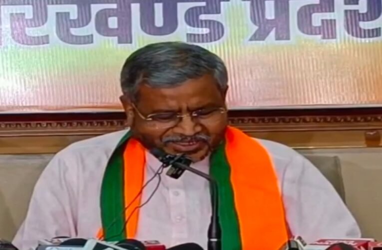 झारखंड के पूर्व मुख्यमंत्री और नेता प्रतिपक्ष बाबूलाल मरांडी ने झारखंड में संवैधानिक संस्थाओं के खाली पदों पर सवाल उठाए ।  राज्य सूचना आयोग, लोकायुक्त और राज्य महिला आयोग निष्क्रिय