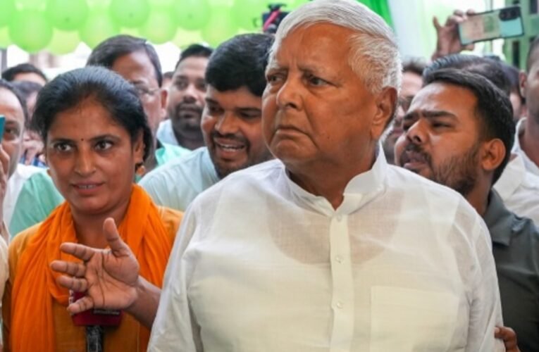 लालू यादव का बड़ा फैसला : लालू प्रसाद यादव ने बेटे तेज प्रताप को RJD और परिवार से 6 साल के लिए निष्कासित किया