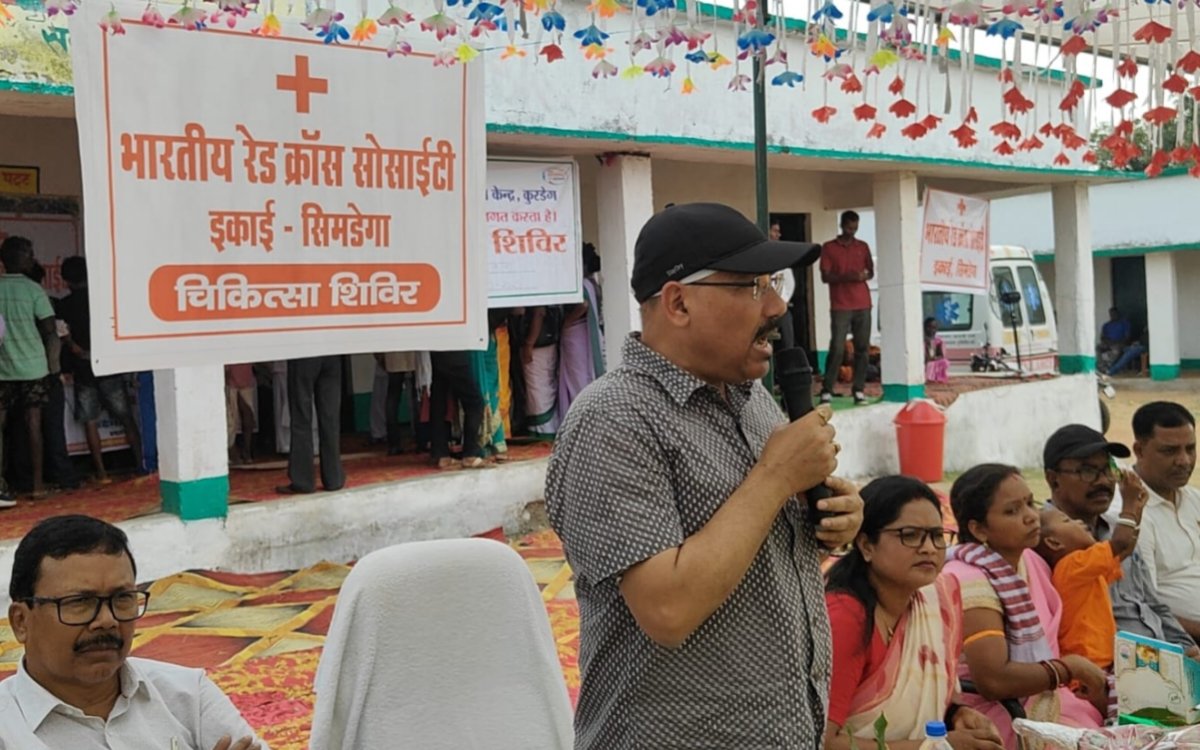 उरूमकेला में भारतीय रेड क्रॉस सोसाइटी ने लगाया स्वास्थ्य शिविर, ग्रामीणों को मिली राहत 5 20250525 160952