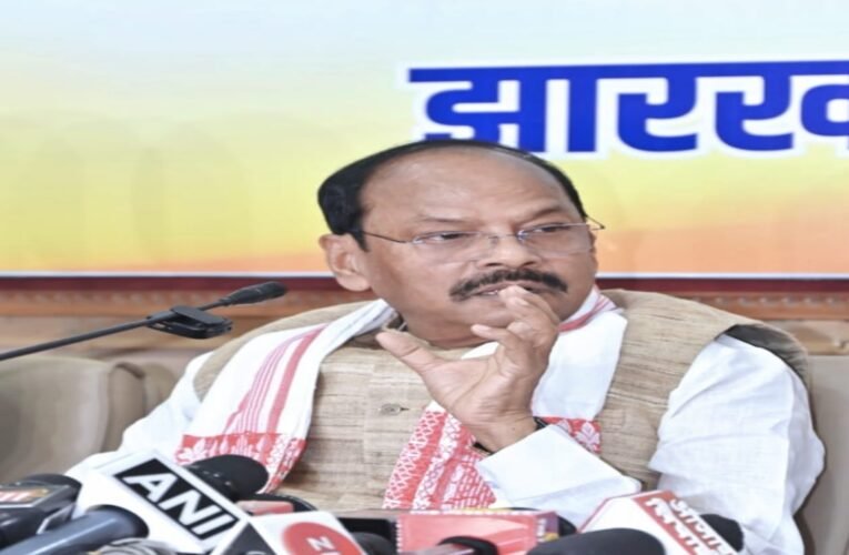 झारखंड में पेसा कानून पर सियासी घमासान: रघुवर दास का हेमंत सरकार पर तीखा हमला