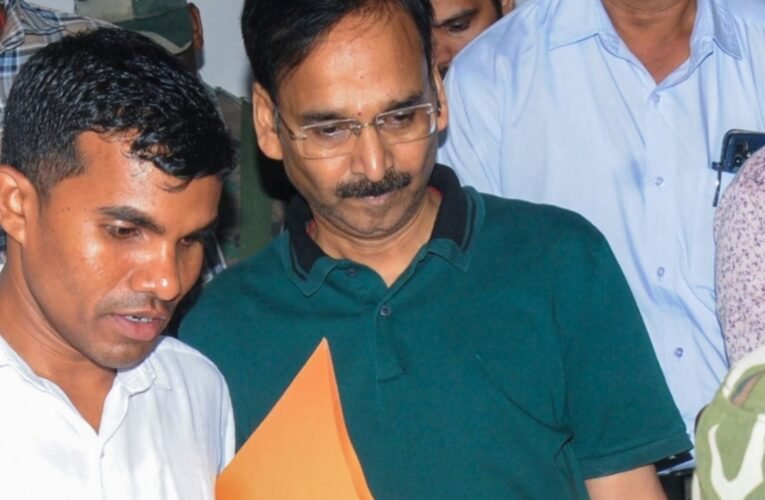 झारखंड शराब घोटाले में बड़ा एक्शन: IAS विनय चौबे समेत चार अधिकारी निलंबित