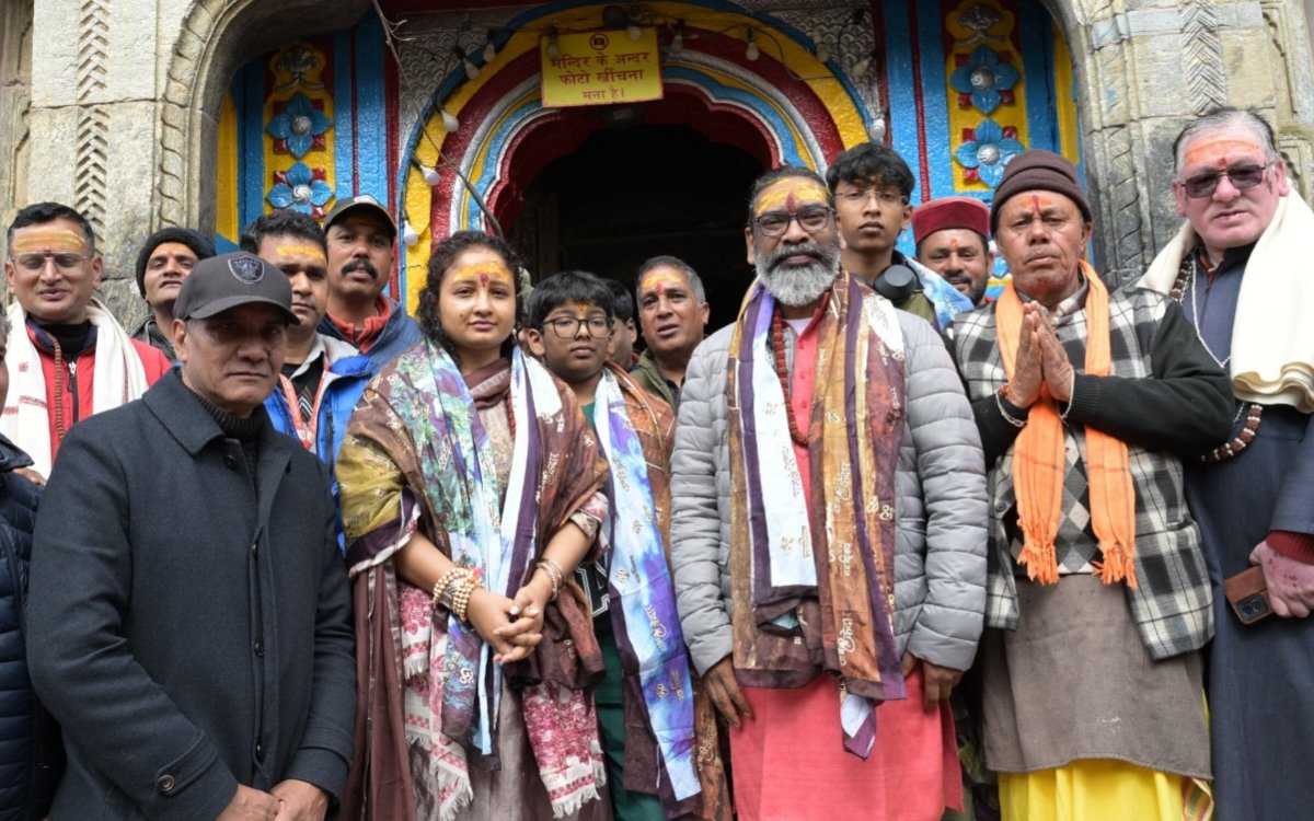 झारखंड के मुख्यमंत्री हेमन्त सोरेन ने केदारनाथ धाम में की पूजा-अर्चना, राज्य के विकास और समृद्धि की कामना 6 20250530 120839