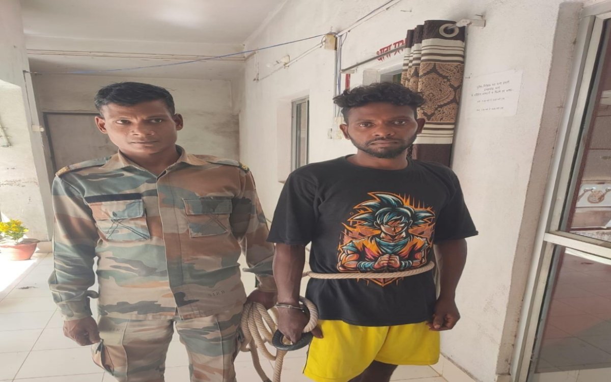 पाकुड़ में इंसानियत शर्मसार: 51 वर्षीय महिला से सामूहिक दुष्कर्म, एक आरोपी गिरफ्तार, दो फरार 5 20250531 145442