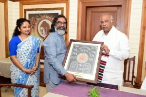 कांग्रेस के राष्ट्रीय अध्यक्ष ने झारखंड मुख्यमंत्री हेमंत सोरेन से की मुलाकात। 5 Congress National President met Jharkhand Chief Minister Hemant Soren.