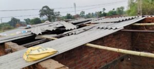 बुढ़मू में बे मौसम आंधी-पानी के आने से काफी तबाही, कई घरों का अल्बेस्टर गिरा। 7 IMG 20250506 WA0096