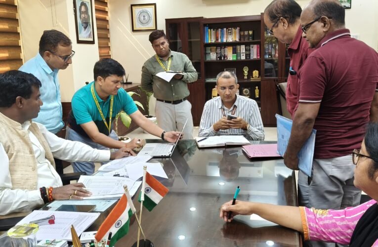 उपायुक्त रांची मंजूनाथ भजन्त्री जनता दरबार में लोगों की समस्याओं से हुए अवगत।