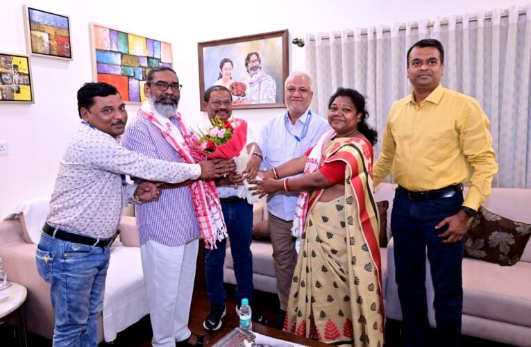 झारखण्ड के मुख्यमंत्री हेमन्त सोरेन से आज  विश्व भारती जनसेवा संस्थान के एक प्रतिनिधिमंडल ने की मुलाकात।