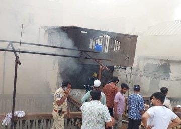 हैदराबाद में भीषण हादसा, चारमीनार के पास इमारत में लगी आग, 17 लोगों की मौत, कई घायल। 2 IMG 20250518 WA0077