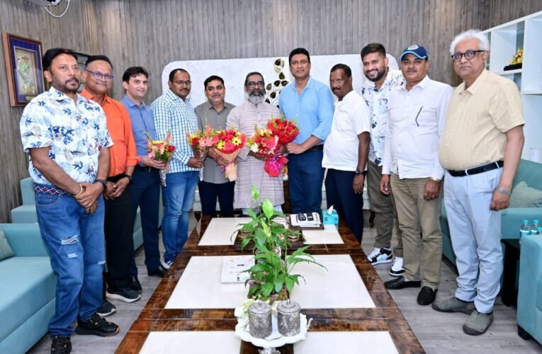 JSCA के नवनिर्वाचित सदस्य सीएम हेमंत सोरेन से की मुलाकात, सीएम हेमंत सोरेन ने सभी सदस्यों को दी बधाई , क्रिकेट को नई ऊंचाइयों तक ले जाने की जताई उम्मीद