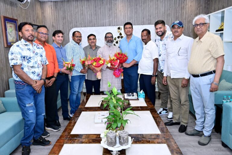 JSCA के नवनिर्वाचित सदस्य सीएम हेमंत सोरेन से की मुलाकात, सीएम हेमंत सोरेन ने सभी सदस्यों को दी बधाई , क्रिकेट को नई ऊंचाइयों तक ले जाने की जताई उम्मीद