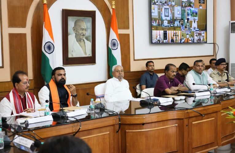 बिहार राज्य के मुख्यमंत्री नीतीश कुमार ने की बाढ़ व आपदा की पूर्व तैयारियों की महत्वपूर्ण समीक्षा।