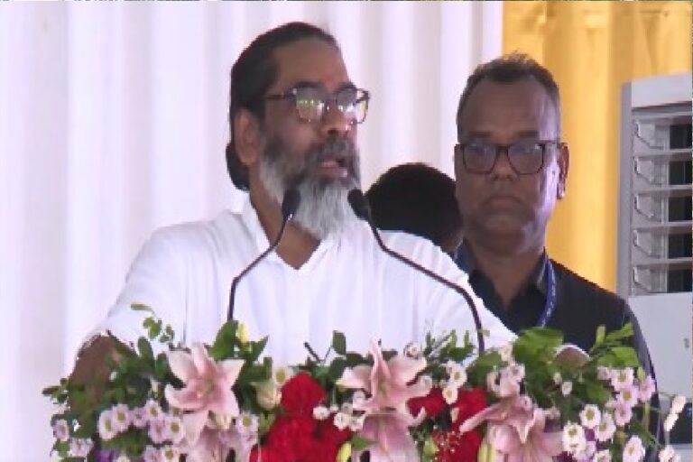 झारखंड के धनबाद जिले में बिनोद बिहारी महतो की आदमकद प्रतिमा के अनावरण समारोह शामिल हुए मुख्यमंत्री हेमंत सोरेन, देखिए पूरी रिपोर्ट