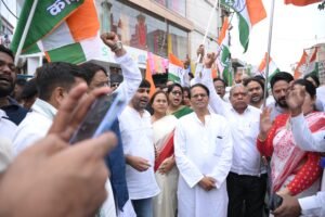 धारणा धर्म कोड की मांग को लेकर कांग्रेस का राजधानी रांची में उग्र प्रदर्शन, प्रदर्शन में शामिल हुए सरकार के मंत्री और कांग्रेस प्रभारी। 8 IMG 20250526 WA0081