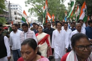 धारणा धर्म कोड की मांग को लेकर कांग्रेस का राजधानी रांची में उग्र प्रदर्शन, प्रदर्शन में शामिल हुए सरकार के मंत्री और कांग्रेस प्रभारी। 7 IMG 20250526 WA0091