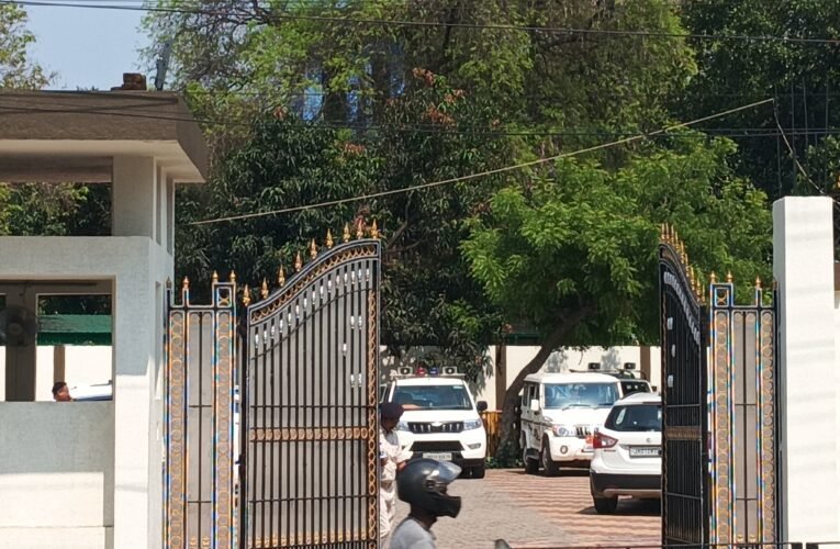 मुख्यमंत्री के विदेश दौरे से लौट के बाद झारखंड सरकार के  मंत्रियों ने सीएम आवास पर जाकर मुलाकात कर दी शुभकामनाएं।