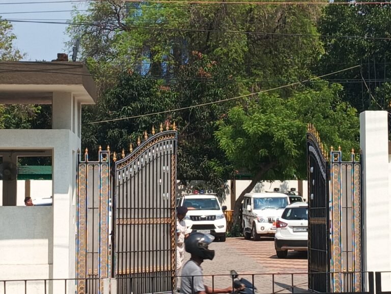 मुख्यमंत्री के विदेश दौरे से लौट के बाद झारखंड सरकार के  मंत्रियों ने सीएम आवास पर जाकर मुलाकात कर दी शुभकामनाएं।