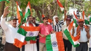 ऑपरेशन सिंदूर के सफलता को लेकर भारतीय सेवा के सम्मान में राजधानी रांची में निकाली गई तिरंगा यात्रा। 14 IMG 20250514 102341