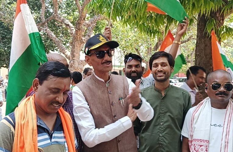 ऑपरेशन सिंदूर के सफलता को लेकर भारतीय सेवा के सम्मान में राजधानी रांची में निकाली गई तिरंगा यात्रा।