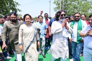 मुख्यमंत्री हेमन्त सोरेन और विधायक कल्पना सोरेन ने स्वर्गीय दुर्गा सोरेन की पुण्यतिथि पर दी भावपूर्ण श्रद्धांजलि 5 WhatsApp Image 2025 05 21 at 1.30.22 PM