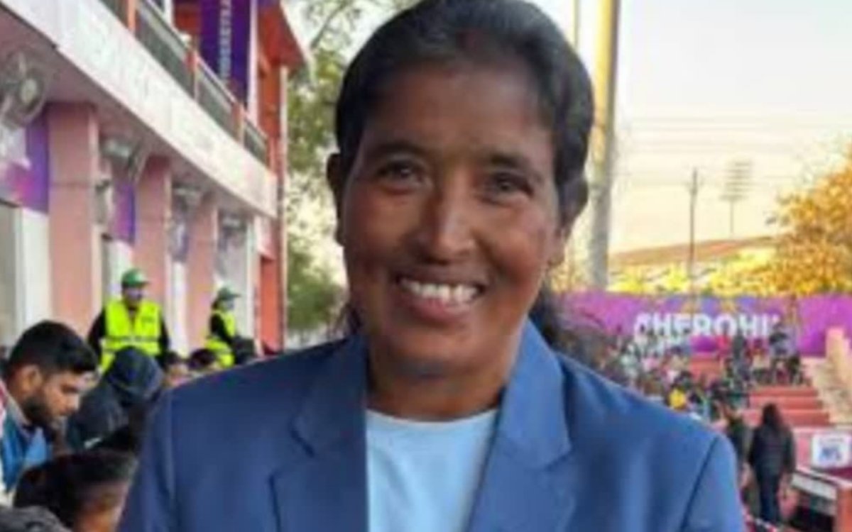 झारखंड की हॉकी कोच प्रतिमा बरवा के निधन की खबर गलत, वेंटिलेटर पर हैं सुरक्षित 6 20250601 062232