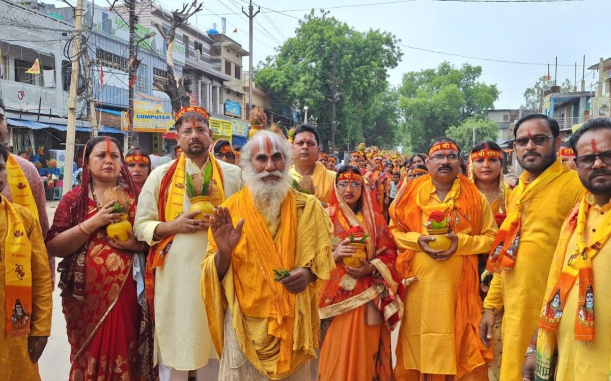 हनुमान वाटिका स्थित शिव शक्ति मंदिर में भव्य कलश यात्रा के साथ प्राण प्रतिष्ठा महोत्सव का शुभारंभ, स्फटिक शिवलिंग की स्थापना और पांच दिवसीय धार्मिक अनुष्ठान ने बढ़ाया आध्यात्मिक उत्साह 20250601_182154