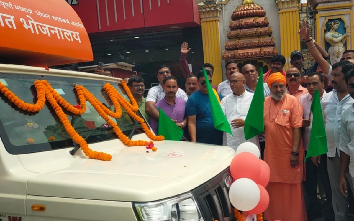 जमशेदपुर पश्चिम में विधायक सरयू राय के प्रयास से शुरू हुआ चलन्त भोजनालय, मात्र 5 रुपये में मिलेगा दाल-भात-सब्जी 3 20250604 163905