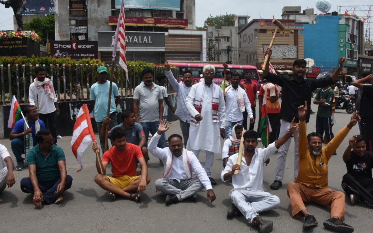 आदिवासी संगठनों का प्रदर्शन असरदार, सिरमटोली रैंप विवाद सहित कई मुद्दों पर सरकार से नाराजगी : बबलू मुंडा 20250604_173104