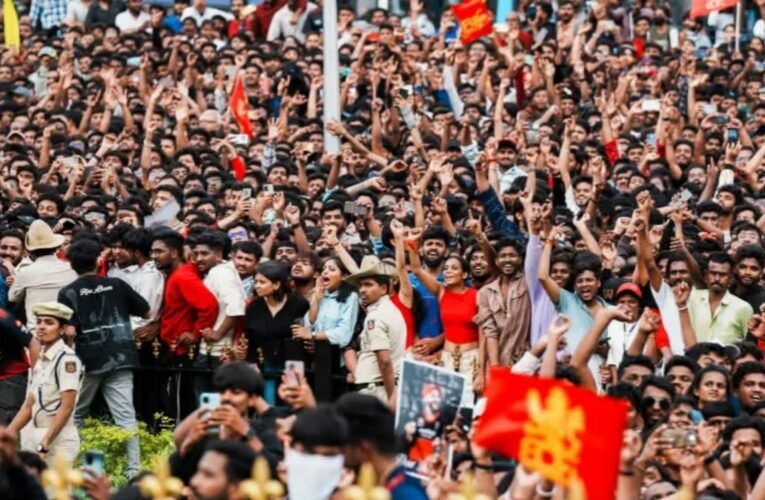 RCB की जीत के जश्न में भगदड़ के बाद बड़ा एक्शन: कर्नाटक CM ने दिए टॉप पुलिस अधिकारियों के निलंबन और RCB अधिकारियों की गिरफ्तारी के आदेश