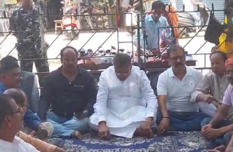 शेख भिखारी मेडिकल कॉलेज अस्पताल लापरवाही मामला उलझा, भाजपा नेता अर्जुन साव हिरासत में, सांसद मनीष जायसवाल धरने पर
