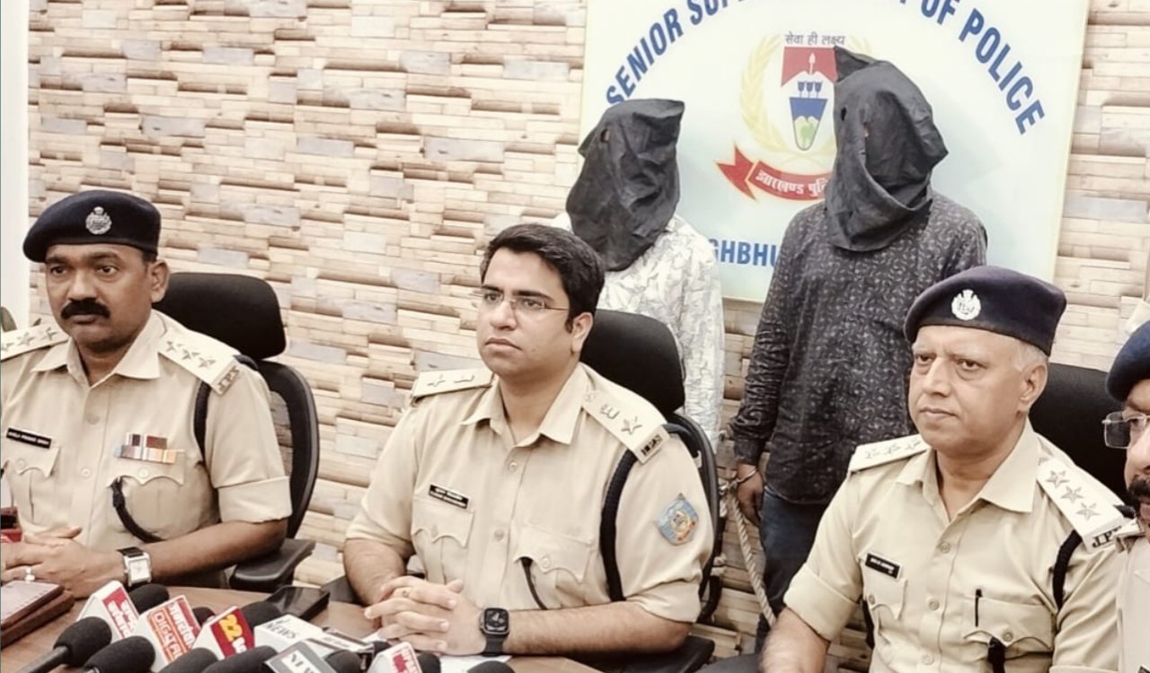 जमशेदपुर: साकची थाना पुलिस ने फायरिंग मामले का किया खुलासा, दो युवक गिरफ्तार 6 20250607 165816