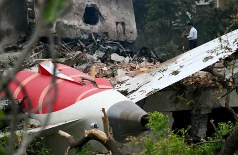 अहमदाबाद प्लेन क्रैश: ब्लैक बॉक्स बरामद, हादसे की जांच में मिलेगा अहम सुराग