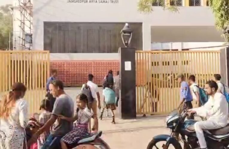 गर्मी की छुट्टियों के बाद स्कूलों में लौटी रौनक, नए सत्र के लिए उत्साहित बच्चे और शिक्षक