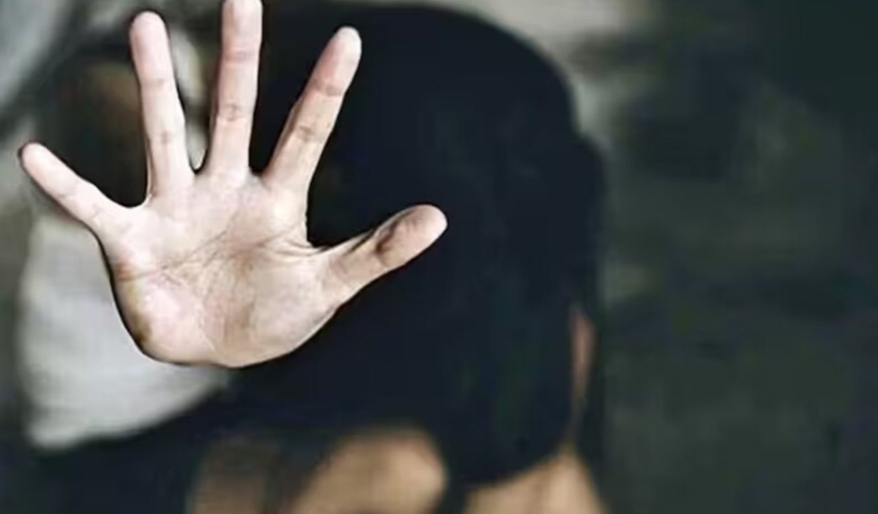 रांची में नाबालिग के साथ यौन शोषण और ब्लैकमेलिंग का सनसनीखेज मामला, 49 वर्षीय आरोपी गिरफ्तार 4 20250616 171201