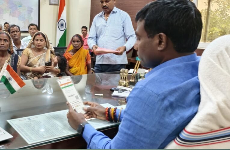 जनता दरबार बनी उम्मीद की किरण, उपायुक्त मंजूनाथ भजन्त्री की पहल से समस्याओं का त्वरित समाधान