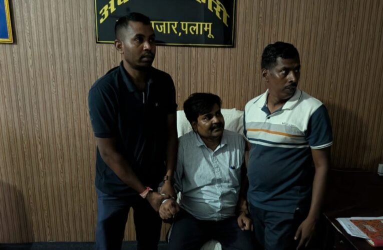 ACB ने अंचल अधिकारी को 30,000 रुपये की रिश्वत लेते रंगे हाथ किया गिरफ्तार