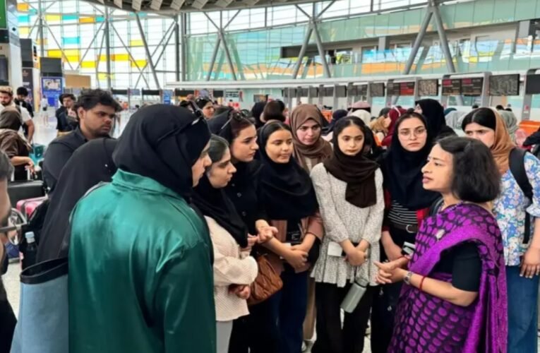 ईरान से भारतीयों की सुरक्षित वतन वापसी